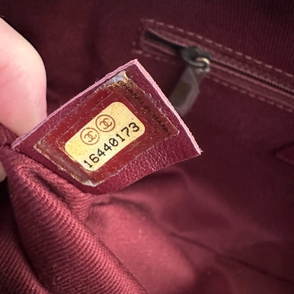 CHANEL Shiva Burnt Orange Shoulder Bag with Quilted Design and Gold-Toned Logo - Picture 4 of 16